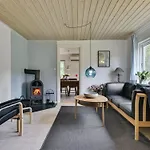 Vakantiehuis Thrugels - 200m From The Sea By Interhome